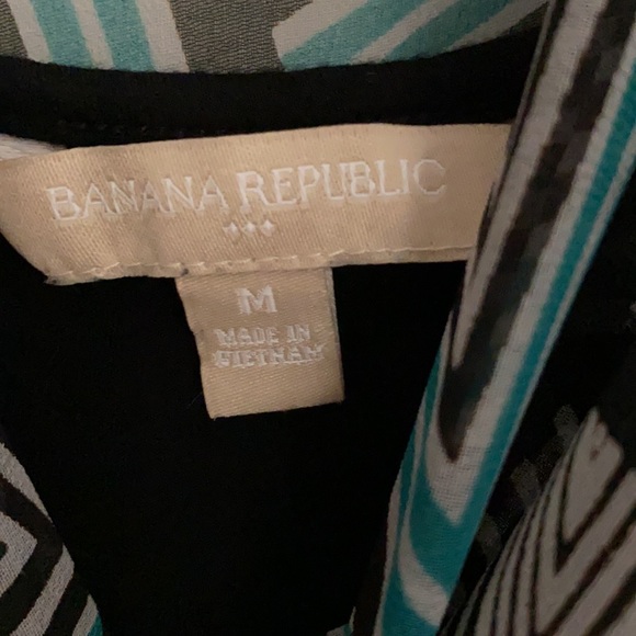 Black, green, white woman’s tank style shirt. Loose fitting too w/ fitted waist - Picture 6 of 11